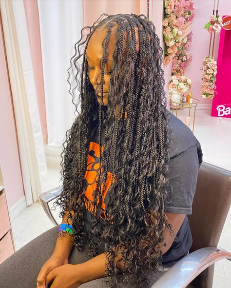 Boho knotless has a lock on my heart 🥹 Book•Boho Knotless (Waist Length) ⭐️ Hair & Wash Included With All Styles 100% Human Hair #houstonbraids #houstonhairstylist #knotlessbraids #bohoknotlessbraids #neatbraids #northhoustonhairstylist #contentcreator #protectivestyles #boxbraids #neatbraidstyles #onestopshop #houstonhairstylist #houstonbraids #katyhairstylist #reels #explore #curlyhairjunkies #knotlessbraids #bohemianknotlessbraids #trendingstyle #bohobraids #bohemianbraids #bohoknot... 1b/27 Boho Knotless Braids, Knowles’s Bohemian Braids, Medium/ Large Boho Knotless Braids, Boho Knottles Braids, Book Boho, Waist Length Hair, Boho Knotless, Bohemian Braids, Hair Wash