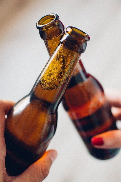 Imagen gratis en Pixabay - Cerveza, Botellas, Brindis, Bebidas Beer Themed Birthday Party, Beer Photography, Beer Photos, Beer Cheers, Pasta Bar, Beer Theme, Beer Bottles, Diet Vegetarian, Drinking Games