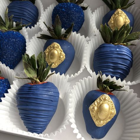 Navy Blue Chocolate Covered Strawberries, Blue And Pink Chocolate Strawberries, Navy Chocolate Covered Strawberries, Royal Blue Strawberries Chocolate, Light Blue Chocolate Strawberries, Chocolate Covered Pretzels Recipe, Cheesecake Pops, Chocolate Covered Strawberry Recipe, Chocolate Covered Strawberries Bouquet