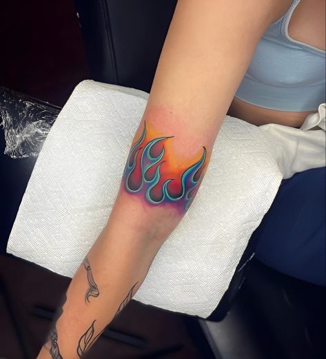 Finger Tattoos Fade, Globe Tattoos, Tato Naga, Flame Tattoos, Fire Tattoo, Tattoos For Black Skin, Red Ink Tattoos, Leg Tattoos Women, Pretty Tattoos For Women