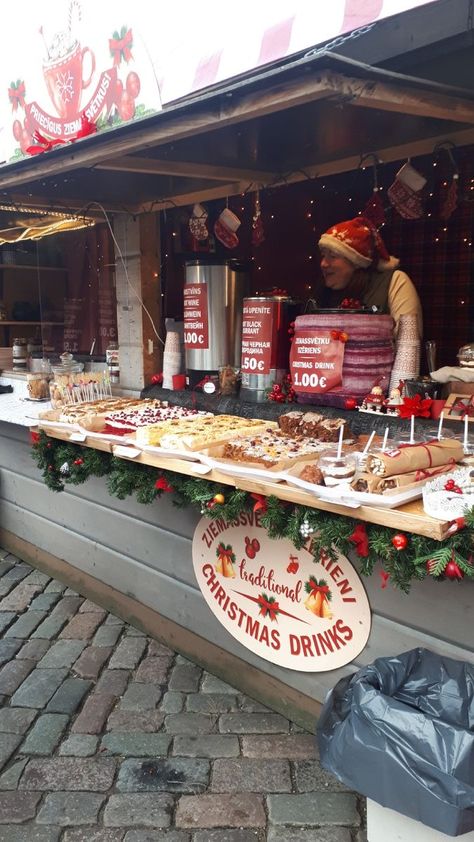 Outdoor Christmas Market, Christmas Towns To Visit, Hot Chocolate Stand, Best Christmas Destinations, Places To Visit In December, Christmas Trips, Snow Vacation, Europe Christmas, Christmas Towns