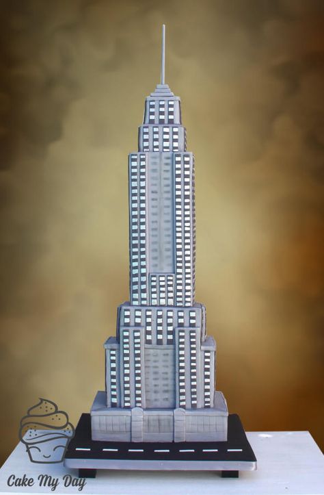 www.cakecoachonline.com - sharing...Empire State Building - Cake by Cake My Day Building Cake Ideas, Skyscraper Cake, Cake Building, Architecture Cake, Building Cake, Cake My Day, Nyc Cake, New York Cake, Superman Cake