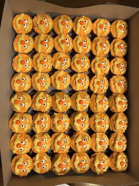 Lorax cupcakes Lorax Cupcakes, Lorax Birthday, Lorax Party, Funny Birthday Cakes, Easy Food Art, Pretty Birthday Cakes, Cute Birthday Cakes, The Lorax, Delicious Snacks Recipes