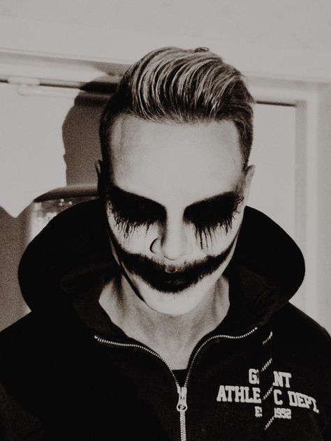 Scary Makeup Looks For Men, Goth Halloween Costume Ideas Men, Mens Sfx Makeup, Easy Scary Clown Makeup Male, Halloween Makeup Men Scary, Mens Scary Clown Makeup, Creepy Demon Makeup, Spooky Makeup Men, Halloween Facepainting Men