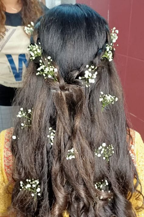 Subtle Curls, Open Hairstyle, Low Ponytail Hairstyles, Glow Hair, Open Flower, Open Hairstyles, Bridal Jewelry Collection, Flower Ornaments, Low Ponytail