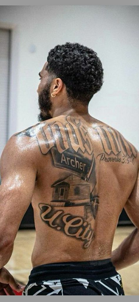 Jayson Tatum Back Tattoo, Basketball Players Tattoos, Hooper Tattoo Ideas, Chest Piece Tattoos Mens Black, Jason Tatum Haircut, Jason Tatum Tattoo, Boston Celtics Tattoo, Jayson Tatum Haircut, Athletes Tattoos