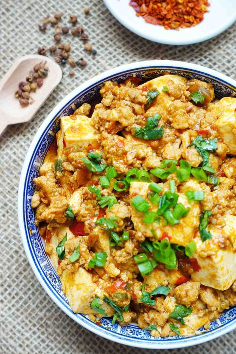 Chinese Si Chuan Ma Po tofu is an irresistible and classic spicy dish for all hot lover. With simple steps and few ingredients, you can taste these traditional Si Chuan flavours at home! Winter Melon Recipe Chinese, Chinese Chili Oil, Ma Po Tofu, Chinese Chili, Prawns Fry, Melon Recipes, Pad Thai Noodles, Seafood Menu, Minced Pork