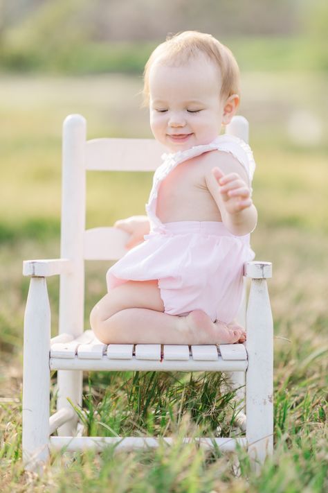 First Birthday Photography Session | What should I Bring? - allienicholsphotography.com First Birthday Photo Shoot Ideas Outdoor, Simple First Birthday Photoshoot, One Year Old Birthday Photoshoot, 1st Birthday Picture Ideas, Simple First Birthday, Bday Photoshoot, First Birthday Photography, Bday Shoot, 1st Birthday Pictures