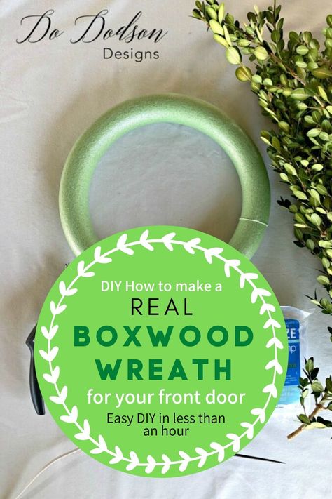 Doors Outdoor, Outdoor Wreath, Rustic Christmas Wreath, Door Diy, Front Porch Christmas Decor Ideas, Porch Christmas Decor Ideas, Porch Christmas Decor, Front Porch Christmas, Boxwood Wreath