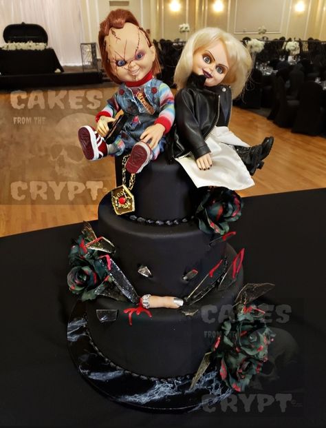 #chuckyandtiffanycake #horrorweddingcake #chuckycake #brideofchucky Chucky And Tiffany Birthday Party, Chuckie Birthday Party, Chucky Birthday Cake, Chucky Wedding Cake, Horror Desserts, Good Guy Chucky Birthday Party Ideas, Chucky Cake, Tiffany Chucky Bride Doll, Tiff Necklace Bride Of Chucky