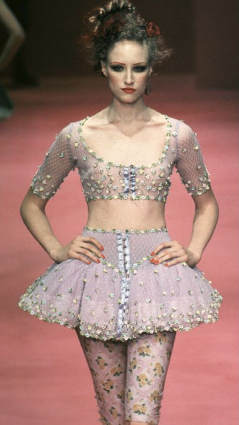 Vintage Betsey Johnson Runway, Betsey Johnson Aesthetic, Betsey Johnson 90s, Johnson Aesthetic, Betsey Johnson Runway, Runway Fashion Couture, Vintage Runway, Easter Fashion, Runway Outfits