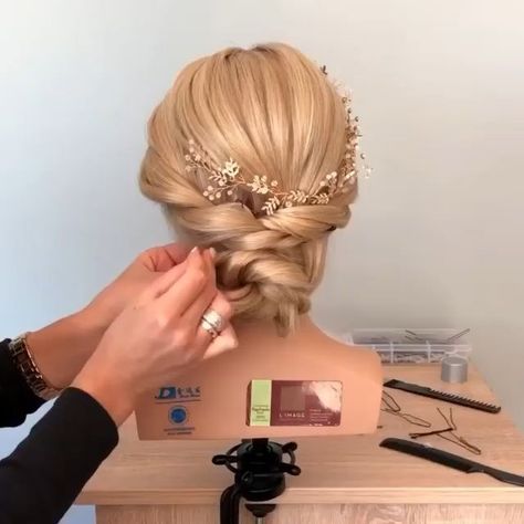 Simple Hairdo For Wedding, Long Hair Wedding Style Tutorial, Simple Bridal Hair Tutorial, Easy Hairstyles For Brides, Sideswept Wedding Hair Tutorial, Bride Easy Hairstyles, Hair Up Do Tutorial Videos, Simple Hairstyles For Bride, Simple Updos For Long Hair Wedding