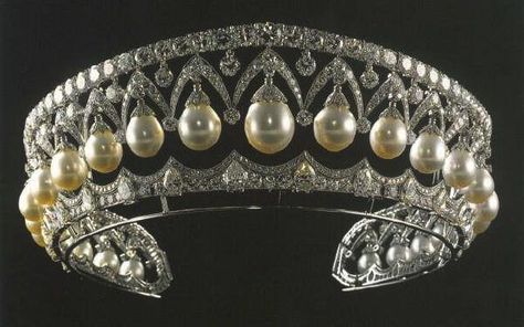 Empress Alexandra Feodorovna's Pearl Drop Tiara (replica), Russia (original tiara: 1841; made by Bolin; pearls, diamonds). Replica made by Soviet jewelers. Alexandra Feodorovna (Charlotte of Prussia) was Empress consort of Emperor Nicholas I. Maria Feodorovna, Royal Crown Jewels, Royal Crowns, Pearl Tiara, Beautiful Tiaras, Royal Tiaras, Diamond Tiara, Royal Jewels, Royal Jewelry