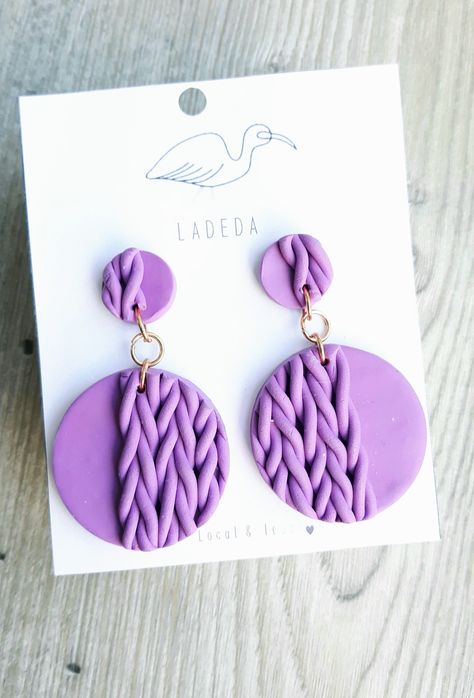 Purple Clay Earring Ideas, Purple Clay Earrings, Polimery Clay Ideas, Knit Earrings, Polymer Clay Earrings Tutorial, Diy Earrings Easy, Polymer Clay Flower Jewelry, Diy Earrings Polymer Clay, Polymer Clay Jewelry Tutorials