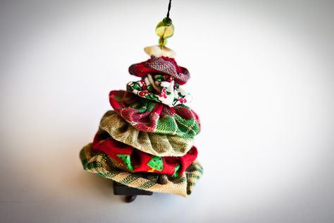 Christmas Tree Yo Yo Ornament | Steamy Kitchen Recipes Yo Yo Christmas Ornaments, Yo Yo Ornaments How To Make, Yo Yo Christmas Tree Pattern, Yoyo Angels, Yoyo Christmas Tree, Yo Yo Christmas Tree Ornaments, Fabric Yoyo Christmas Tree Ornaments, Yo Yo Christmas Tree, Make Christmas Tree