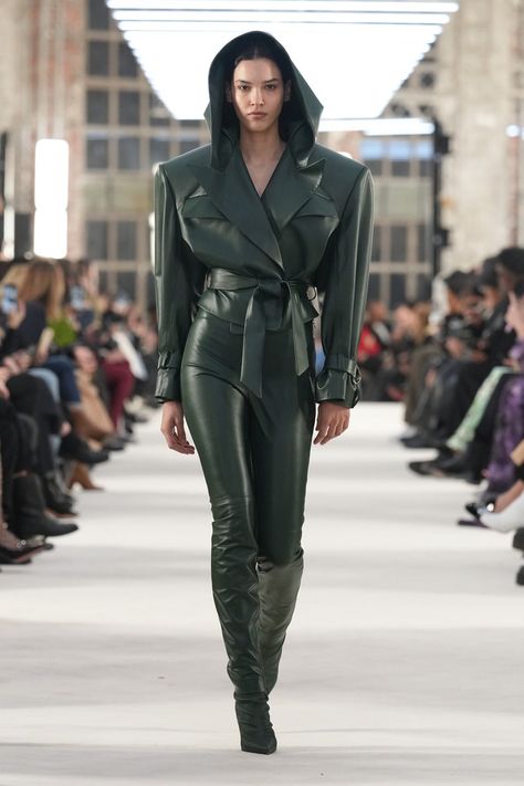 Spring 2023 Couture, Leather Couture, 2023 Couture, Vinyl Clothing, Alexandre Vauthier, Estilo Chic, Couture Week, Spring 2023, Leather Outfit