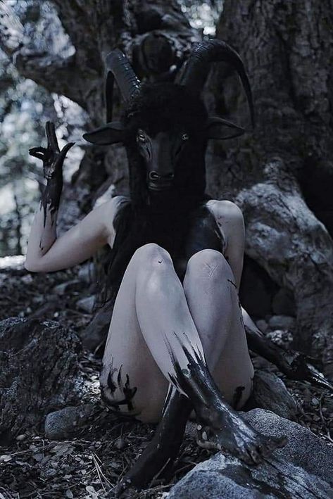 Satanic Bible Aesthetic, Satanistic Pictures, Dark Photographie Art, Occult Photoshoot, Desert Witch, Satanic Ritual, The Satanic Bible, Ancient Egyptian Deities, Vampire Pictures