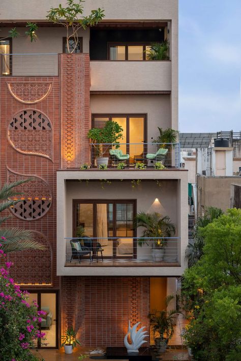 Brick Nest House in Vadodara, India by M|Houses Porotherm Brick House Elevation, Plant House Exterior, Bunglow Elevation Modern India, Front Design Of House In India, Brick Elevation Design, Brick Cladding Exterior House, Home Outer Design, Exposed Brick House, Brick Facade House