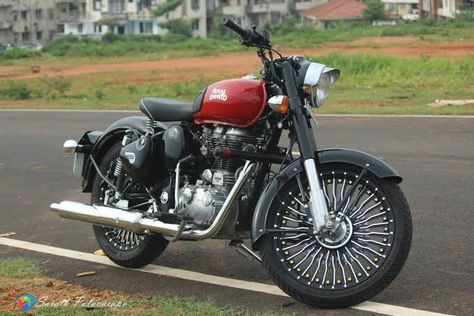 Royal Enfield Red Colour, Red Royal Enfield, Luxury Bikes, Royal Enfield Stickers, Royal Enfield Classic 350cc, Bullet 350, Classic 350 Royal Enfield, Royal Enfield Classic 350, Royal Enfield Wallpapers