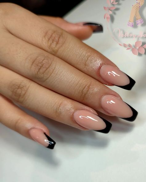 Hombre French Nails White Ombre, Black Chic Nails, Black France Nails, Black French Nail Designs, Trendy Black Nail Designs, Feminine Manicure, French Nails Black, Tattoos Delicate, French Noir