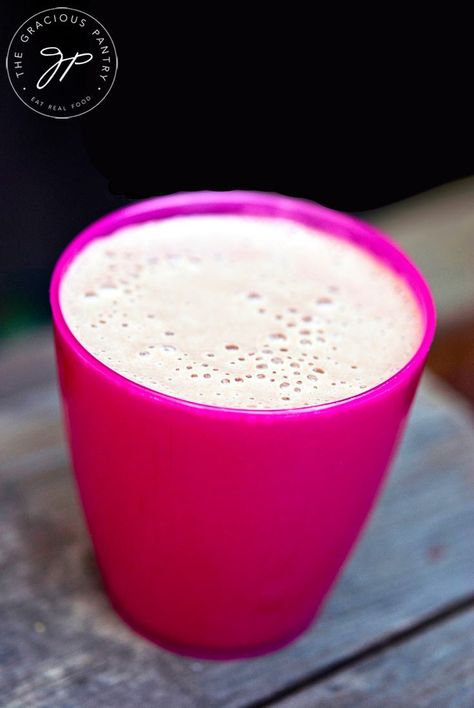 Chocolate Milkshake Recipe - Milkshake Smoothie, Milkshake Recipe Chocolate, Eating Chocolate, Healthier Options, Chocolate Milkshake, Milkshake Recipes, Smoothie Shakes, Eat Clean, Smoothie Drinks