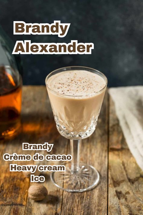 A Brandy Alexander cocktail served in a coupe glass, topped with a dusting of nutmeg and garnished with a cinnamon stick. Brandy Alexander Recipe, Apple Pie Shots, Eggnog Cocktail Recipe, Brandy Alexander Cocktail, Eggnog Cocktail, Brandy Alexander, Chocolate Martini, Winter Cocktails, Cocktail Desserts