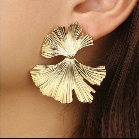 Shop maxishop's closet or find the perfect look from millions of stylists. Fast shipping and buyer protection. Glamorous lightweight tropical leaf earrings , for pierced ears. new without tags. Metal Drop, Ginkgo Biloba, Ginkgo Leaf, Metal Leaves, Leaf Flowers, Metal Earrings, Gold Drop Earrings, Floral Earrings, Girls Jewelry