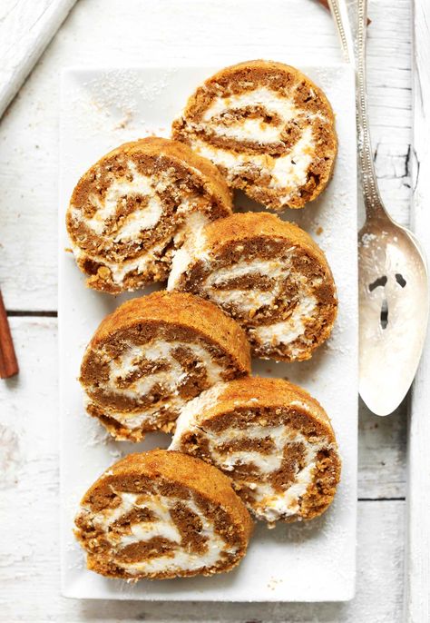 AMAZING Vegan Gluten Free Pumpkin Roll Perfect for the holidays and beyond #vegan #glutenfree #recipe #pumpkin #roll #minimalistbaker Vegan Pumpkin Roll, Gluten Free Pumpkin Roll, Vegan Fall Dessert, Vegan Pumpkin Recipes, Minimalist Baker, Pumpkin Roll, Vegan Thanksgiving, Gluten Free Pumpkin, Vegan Pumpkin