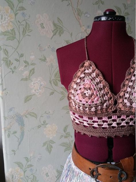 Check out this item in my Etsy shop https://www.etsy.com/uk/listing/610587179/ladies-bralette-top-70s-style-bohemian Bonaroo Outfit, 70s Mode, 1970s Hippie, Festival Clothes, 70s Clothing, Summer Festival Outfit, Bra Items, Boho Clothes, Crochet Summer Tops