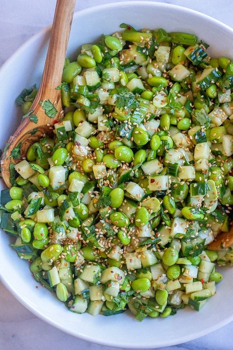 Edamame Recipes Salad, Crunchy Broccoli Salad, Vegetarian Pasta Salad, Edamame Recipes, Edamame Salad, Power Snacks, Summer Salad Recipes, Healthy Veggies, How To Make Salad