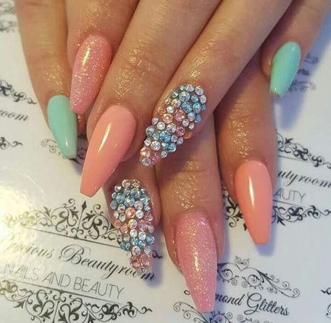 Coral And Mint Nails, Mint Green And Pink, Caviar Nails, Mint Nails, Creative Nail Designs, Pink Nail Designs, Colorful Nail Designs, Toe Nail Designs, Rainbow Nails