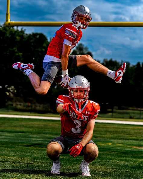 MHS Seniors #highschoolfootball #sportsphotography #football #mediaday #senior2025 #football #sportsphotographer Senior Football Team Picture Ideas, Flag Football Pictures, Mom And Son Football Photo Ideas, Football Family Pictures, Football Photoshoot Ideas, Football Photoshoot, Field Pics, Football Team Pictures, Football Senior Pictures