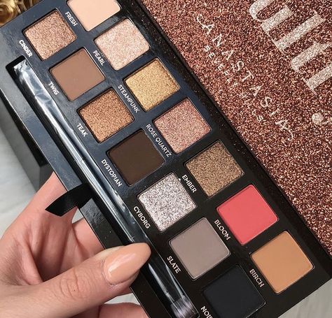 new sultry palette anastasia beverly hills swatches Abh Sultry Palette, Anastasia Cosmetics, Anastasia Beverly Hills Palette, Best Eyeshadow Palette, Buy Makeup, Makeup Wishlist, Makeup Pallets, Anastasia Beverly Hills Brow, Makeup Eyeshadow Palette