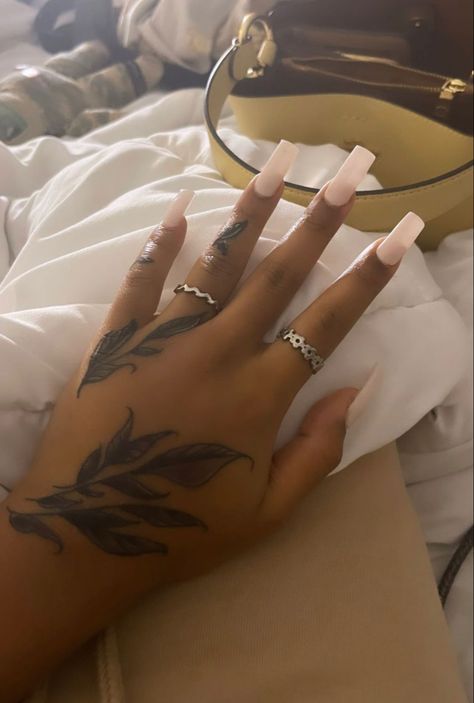 Vein Hand Tattoo, Samariajdavis Hand Tattoos, Forearm Tattoos Black Women, Hand Tats For Black Women, Baddie Tattoo Ideas Female Hand, Hand Tattoos For Women Black, Finger Cover Up Tattoos For Women, Simple Hand Tattoos For Women, Hand Tattoos Black Women