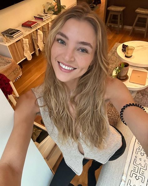 Rachel Hilbert Rachel Hilbert, Vs Models, Female Celebrities, Stardust, Celebrities Female, Eyebrows, Victoria's Secret, Celebrities, Hair Styles