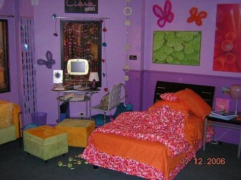 Early 2000s Bedroom, Early 2000s Room, 2000s Bedroom, 2000s Room, Y2k Bedroom, Zoey 101, Room Deco, Indie Room, Aesthetic Rooms