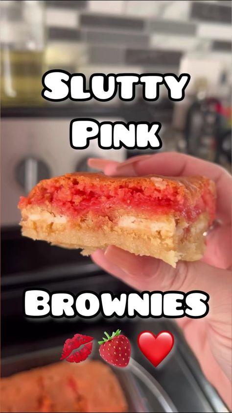 Strawberry Valentines, Strawberry Brownies, Banana Dessert Recipes, Recipe Baking, Banana Dessert, Food Dessert, Eat Dessert, Dessert Recipe, Classic Food