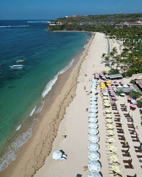 Pantai Geger, Nusa Dua - soft, clean sand and gentle waves makes this one of the better Bali beaches. Sunlounges can be rented for Rp50K and there are several warungs offering cheap and cheerful meals and cold drinks. Shower and change facilities are very average however. #gegerbeach #balibeach #nusadua Bali Beaches, Cold Drinks, Bali, Good Things, Shower, Drinks, Canning, Quick Saves