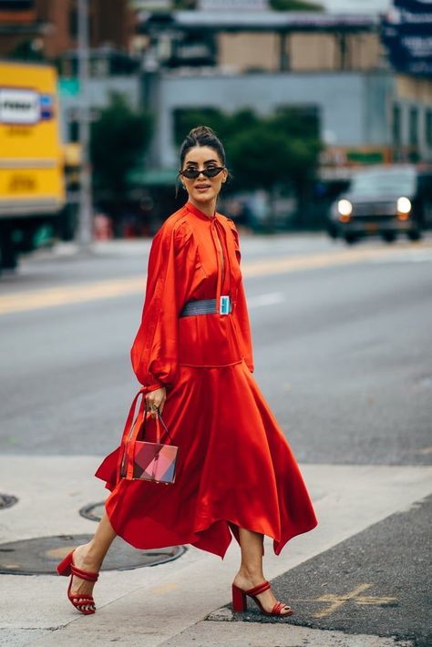 Day 4 | New York Fashion Week Street Style Spring 2019 | POPSUGAR Fashion Photo 322 Printemps Street Style, New York Fashion Week Street Style, New Street Style, Fashion Christmas, Popsugar Fashion, Beautiful Dress Designs, Estilo Chic, Looks Street Style, Street Style Trends