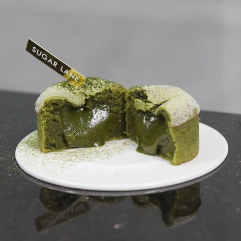 This is a lovely variation of the classic Chocolate Lava Cake! Check out my Matcha lava cake recipe. #hanbitcho #dessert #pastry #cake Matcha Lava Cake, Lava Cake Recipe, Lava Cake Recipes, Chocolate Lava, Chocolate Lava Cake, Lava Cake, Cake Fondant, Delicious Donuts, Lava Cakes