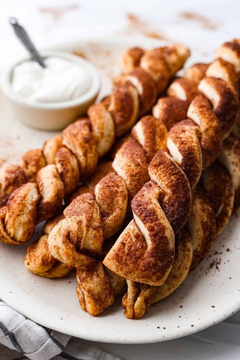 Cinnamon Roll Breadtwists Fluffiest Cinnamon Rolls, Homemade Bread Dough, Bread Twists, Vegan Breads, Cinnamon Roll Bread, Pillsbury Dough, Bread Dough Recipe, Apple Cinnamon Rolls, Cinnamon Twists