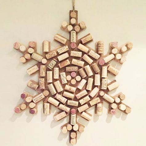 25 Easy DIY Wine Cork Christmas Crafts to Make with Corks | Chica and Jo Diy Champagne Cork Crafts, Wine Cork Home Decor, Cork Garland Diy, Diy Wine Cork Holder, Diy Cork Christmas Trees, Cork Ideas Craft Projects, Wine Cork Trivet Diy, Christmas Crafts With Corks, Cork Garland Christmas