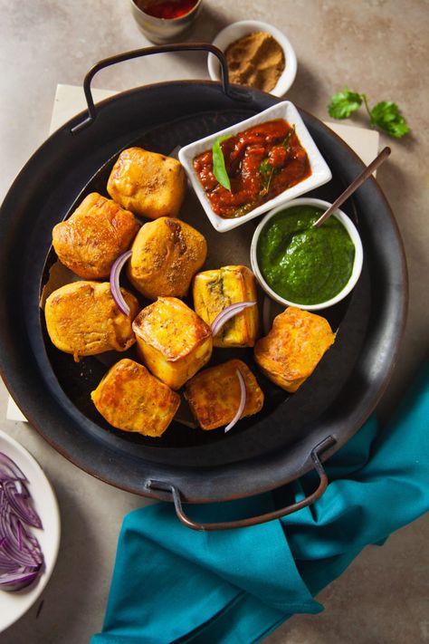 Chutney Stuffed Paneer Pakora - Sinfully Spicy Traditional Indian Food Recipes, Paneer Pakora, Authentic Indian Recipes, Green Chutney Recipe, Tomato Chutney Recipe, Veg Thali, Traditional Indian Food, Indian Recipes Authentic, Easy To Make Snacks