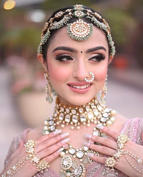 Nose Ring For Bride, Bride Nath, Bridal Nath Designs, Chura Designs, 2023 Makeup, Hair Foils, Bridal Nose Ring, Indian Bridal Jewelry, Wedding Lookbook