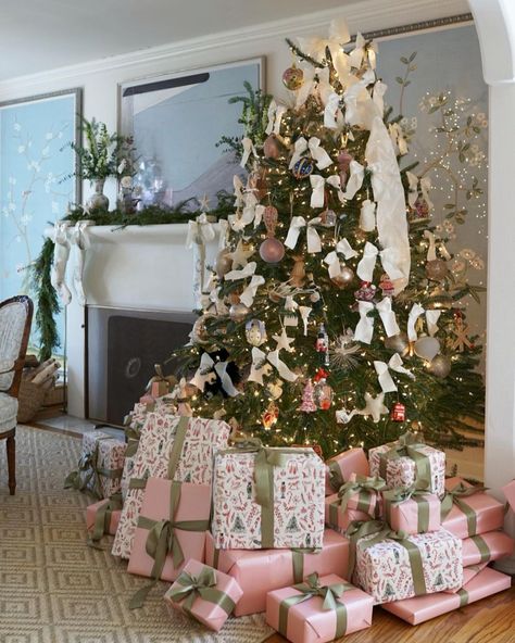 nicola bathie mclaughlin on Instagram: “It’s time to dress your tree, mantle, garlands and wreaths in bows 🎀🎀🎀 Holiday bows arrive at 10am CST this morning on nicolabathie.com” Bow Garland Christmas Tree, Gold Bow Christmas Tree, Colorful Bow Christmas Tree, Bow Christmas Garland, Anthropologie Christmas Bow Garland, Christmas Tablescape, Christmas Dreaming, Christmas Tree Bows, Pink Xmas