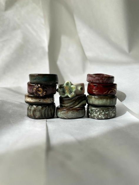 Minimalistic Rings, Magia Das Ervas, Clay Ring, Clay Rings, Clay Crafts Air Dry, Ceramic Ring, Keramik Design, Dope Jewelry, Clay Art Projects