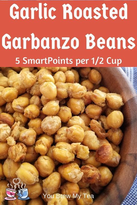 Garlic Roasted Garbanzo Beans are a delicious snack everyone will love! WIth only 5 SmartPoints per 1/2 cup, they fit a vegan Weight Watchers diet easy! | Weight Watchers Snack | SmartPoints Snack | Weight Watchers Recipe | SmartPoints Recipe Vegan Weight Watchers, Garbonzo Beans, Roasted Garbanzo Beans, Garbanzo Bean Recipes, Weight Watchers Recipe, Weight Watchers Snack Recipes, Bean Snacks, Weight Watchers Meal Plans, Weight Watchers Snacks