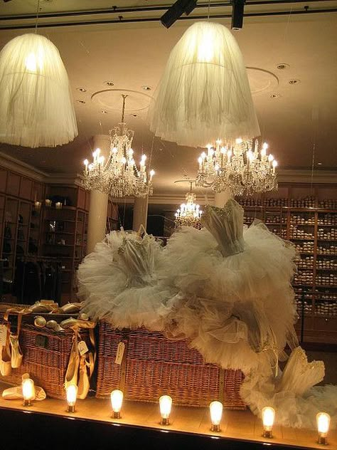 Repetto à Paris Classical Tutu, Paris Ballet, Ballet Essentials, Famous Ballerinas, Ballet Shop, Window Decorating, Ballet Tutus, Decoration Vitrine, Ballet Studio