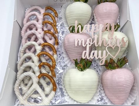 Mother’s Day Sweets Ideas, Mother’s Day Chocolate Dipped Strawberries, Mother Day Treat Boxes, Mother’s Day Dipped Treats, Mother’s Day Strawberry Bouquet, Mothers Day Treats Boxes, Happy Mothers Day Strawberries, Mother’s Day Dipped Strawberries, Mother's Day Treat Boxes