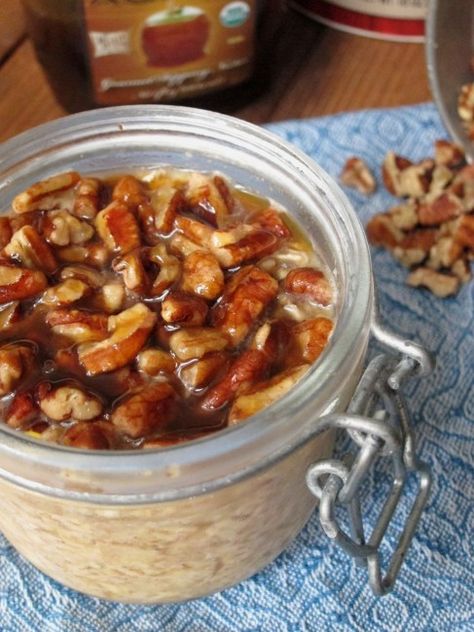 Pecan Overnight Oats, Oatmeal Jars, Jar Snacks, Pecan Roll, Overnite Oats, Oat Bowl, Breakfast Pockets, Oatmeal Vegan, Oats Overnight